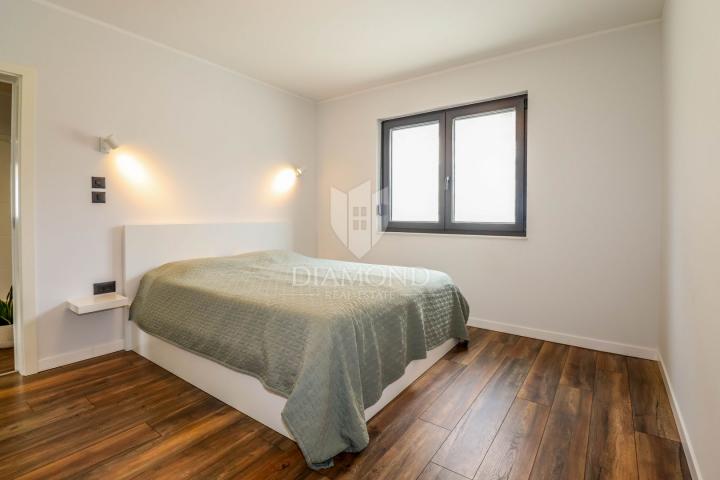 Rovinj, okolica, nova moderna kuća na mirnoj lokaciji