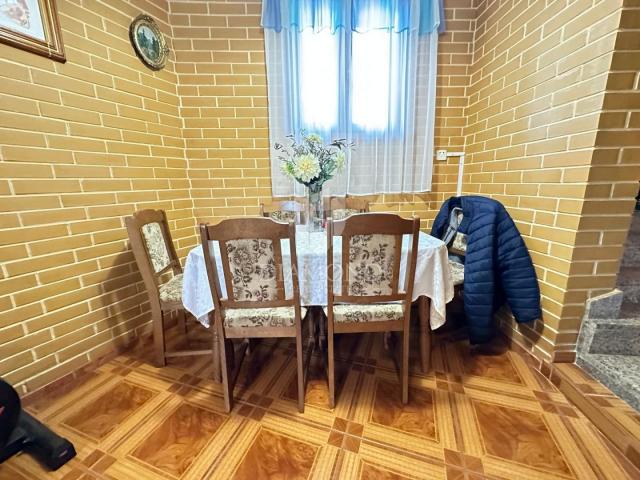 Pula, stan, kuća i dio vrta na dobroj lokaciji