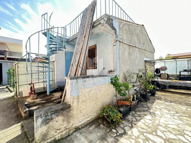 Pula, stan, kuća i dio vrta na dobroj lokaciji