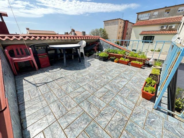 Pula, stan, kuća i dio vrta na dobroj lokaciji