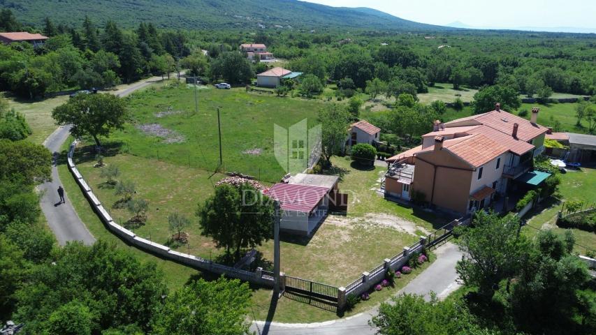 GRAĐEVINSKO ZEMLJIŠTE SA PROJEKTOM I DOZVOLOM