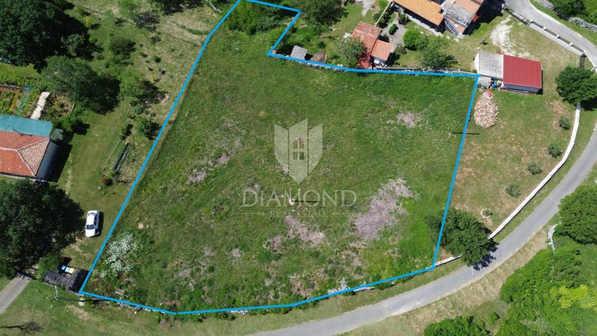 GRAĐEVINSKO ZEMLJIŠTE SA PROJEKTOM I DOZVOLOM