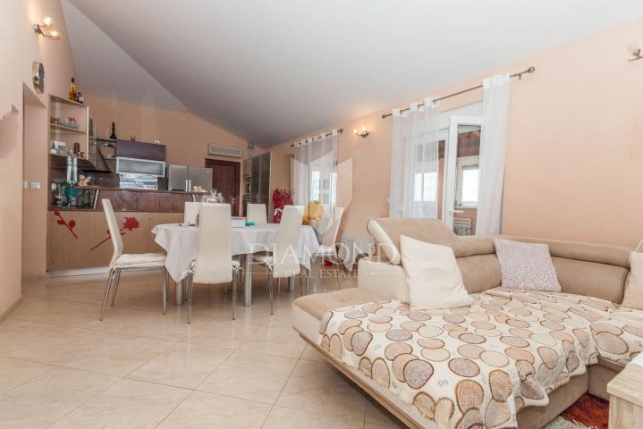 Novigrad, stan 134 m2 s predivnim pogledom na more!