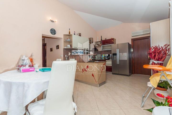 Novigrad, stan 134 m2 s predivnim pogledom na more!