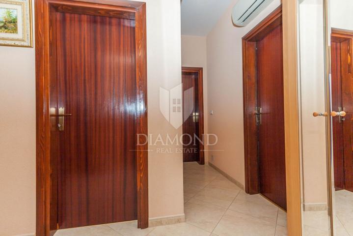 Novigrad, stan 134 m2 s predivnim pogledom na more!