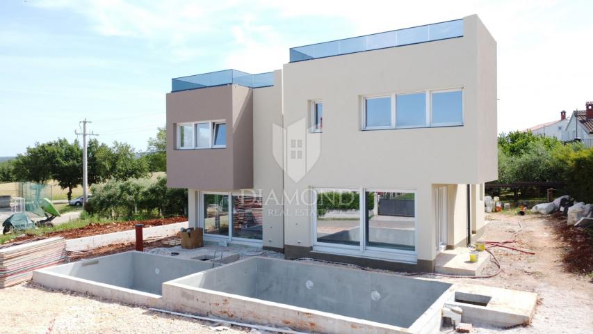 Poreč area, semi-detached house with rooftop terrace – sea view!