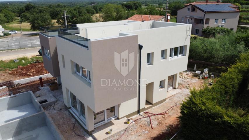Poreč area, semi-detached house with rooftop terrace – sea view!