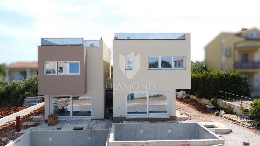 Poreč area, semi-detached house with rooftop terrace – sea view!