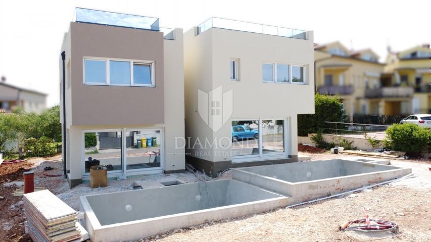 Poreč area, semi-detached house with rooftop terrace – sea view!