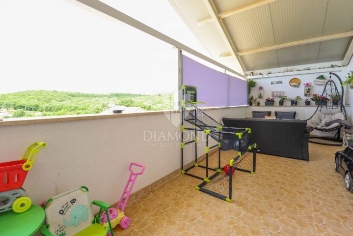 Rovinj, Umgebung, geräumige Familienwohnung in ruhiger Lage