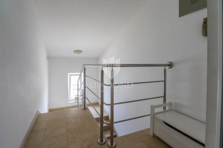 Rovinj, Umgebung, geräumige Familienwohnung in ruhiger Lage