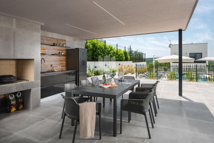 Vrsar – Umgebung: Villa mit Pool und Tennisplatz