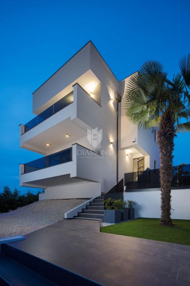 Vrsar – Umgebung: Villa mit Pool und Tennisplatz