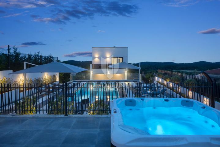 Vrsar – Umgebung: Villa mit Pool und Tennisplatz