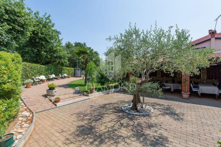 Novigrad, okolica, rustikalni restoran s apartmanima 