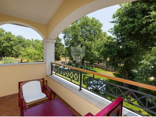 Novigrad, okolica, rustikalni restoran s apartmanima 
