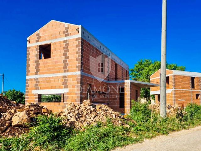 Poreč – okolica: Moderna kuća s bazenom u mirnom okruženju