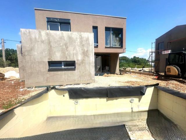 Poreč – okolica: Moderna kuća s bazenom u mirnom okruženju