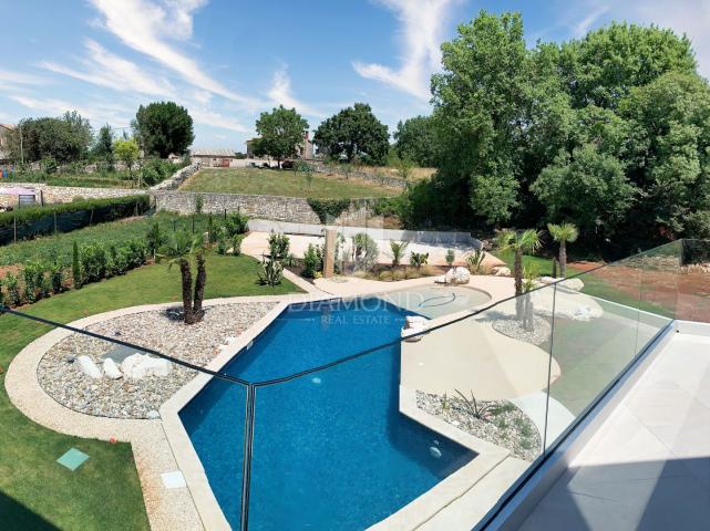 Poreč, okolica – Elegantna vila u novogradnji