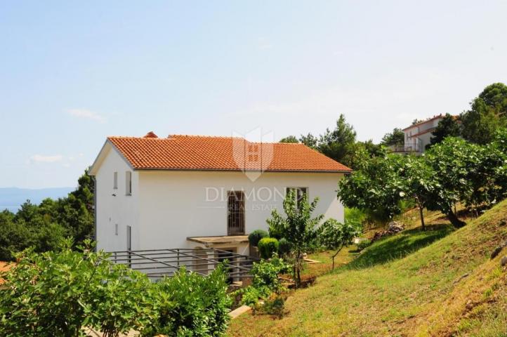 PLOMIN, OKOLICA, KUĆA SA PANORAMSKIM POGLEDEOM NA MORE