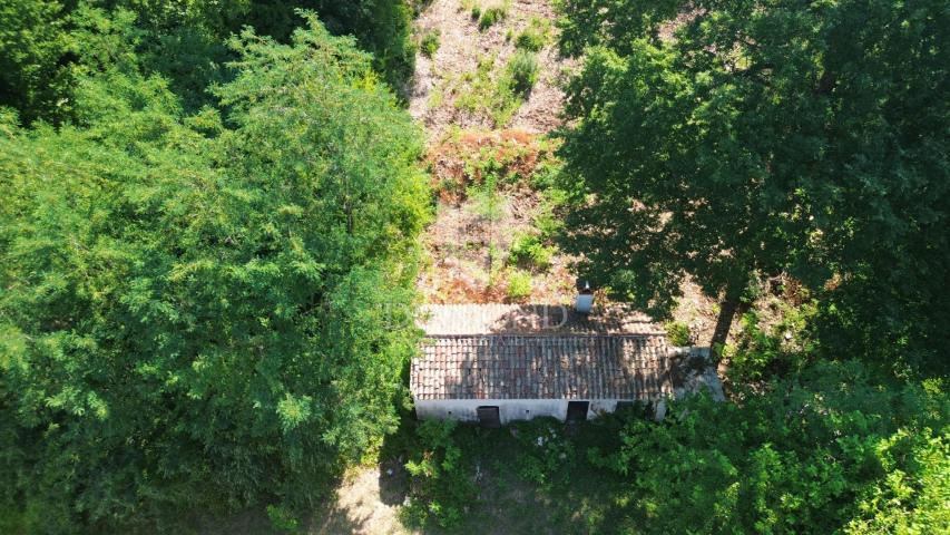 Labin, građevinsko zemljište sa objektom za renovaciju