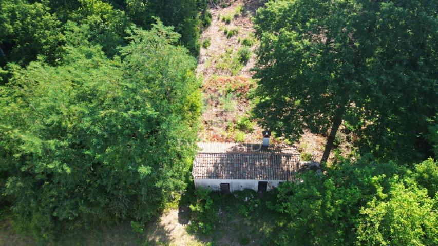 Labin, građevinsko zemljište sa objektom za renovaciju