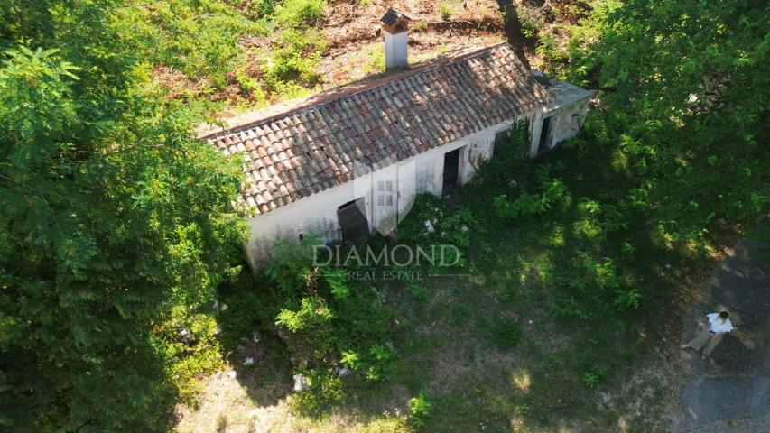 Labin, građevinsko zemljište sa objektom za renovaciju