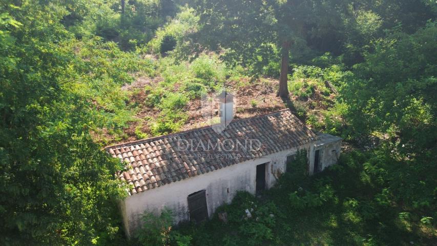 Labin, građevinsko zemljište sa objektom za renovaciju