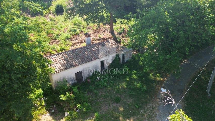 Labin, građevinsko zemljište sa objektom za renovaciju