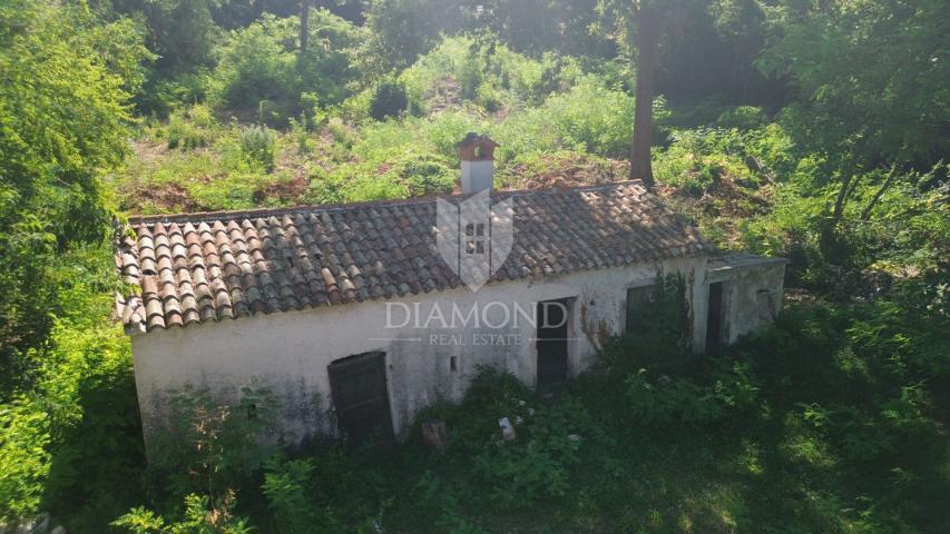 Labin, građevinsko zemljište sa objektom za renovaciju