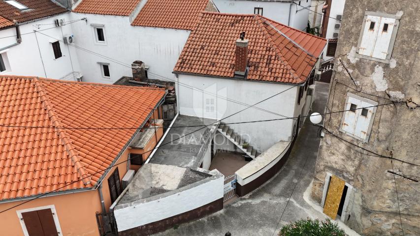 KRK-OMIŠALJ, KUĆA U STAROJ JEZGRI