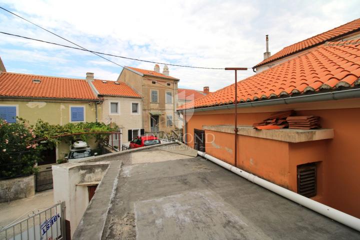 KRK-OMIŠALJ, KUĆA U STAROJ JEZGRI