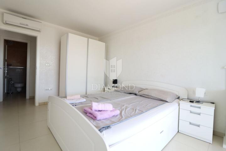 Poreč, Surroundings: Rare Find! Home for Living and Investment