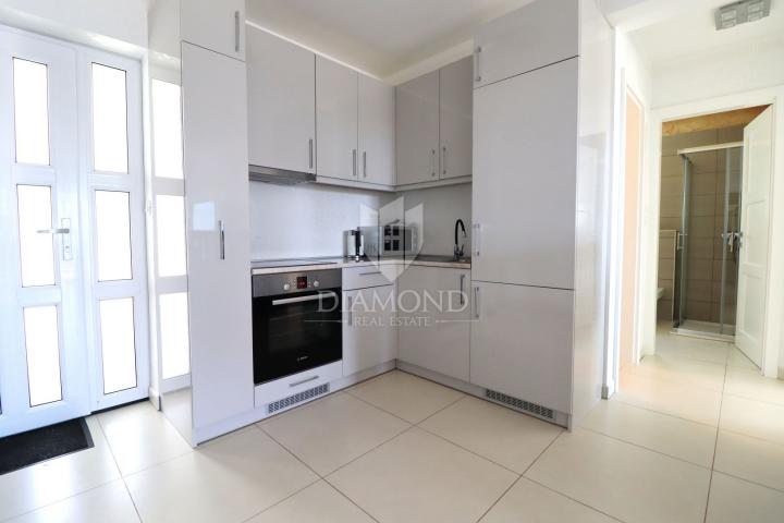 Poreč, Surroundings: Rare Find! Home for Living and Investment