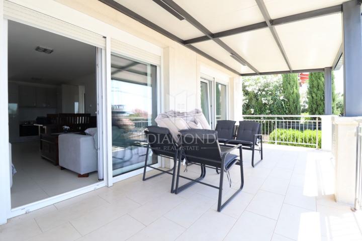 Poreč, Surroundings: Rare Find! Home for Living and Investment