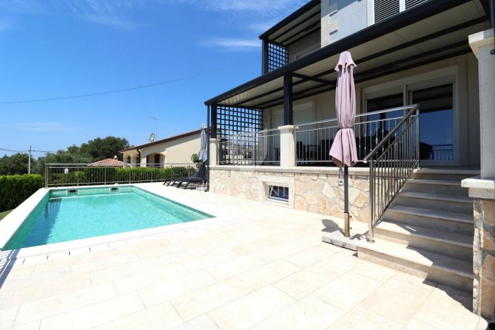 Poreč, Surroundings: Rare Find! Home for Living and Investment