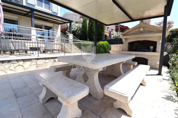 Poreč, Surroundings: Rare Find! Home for Living and Investment