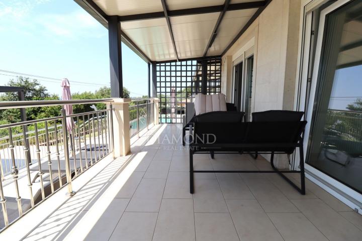 Poreč, Surroundings: Rare Find! Home for Living and Investment
