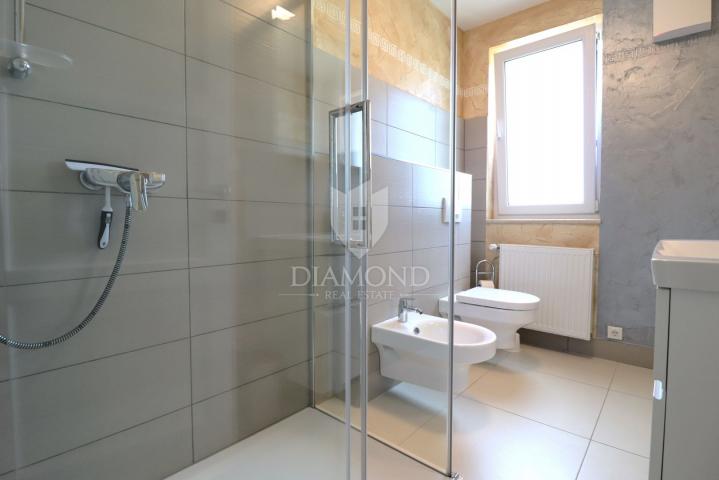 Poreč, Surroundings: Rare Find! Home for Living and Investment