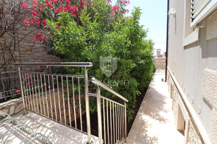 Poreč, Surroundings: Rare Find! Home for Living and Investment