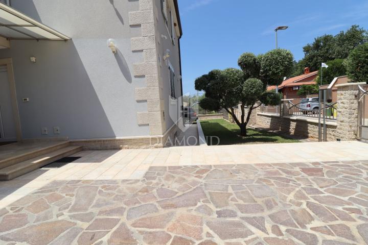 Poreč, Surroundings: Rare Find! Home for Living and Investment