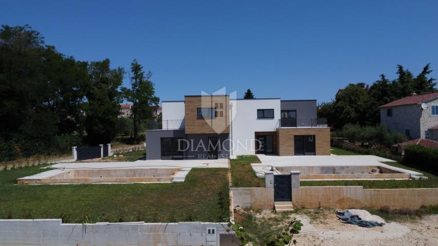 Poreč, Umgebung, moderne Doppelhaushälfte mit Swimmingpool