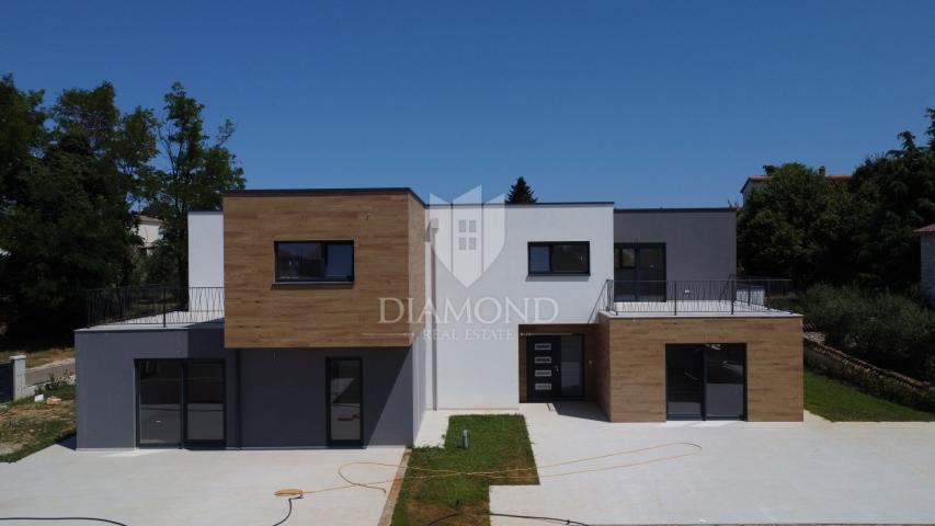 Poreč, Umgebung, moderne Doppelhaushälfte mit Swimmingpool