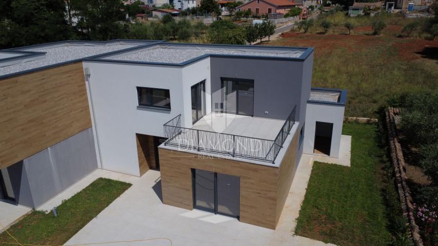 Poreč, Umgebung, moderne Doppelhaushälfte mit Swimmingpool