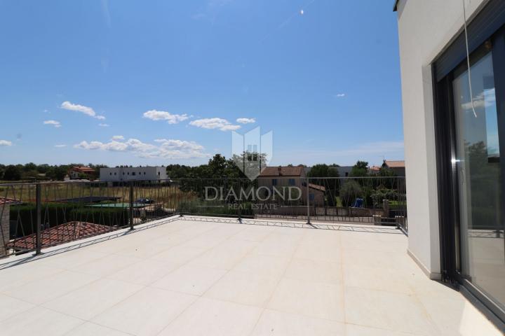 Poreč, Umgebung, moderne Doppelhaushälfte mit Swimmingpool