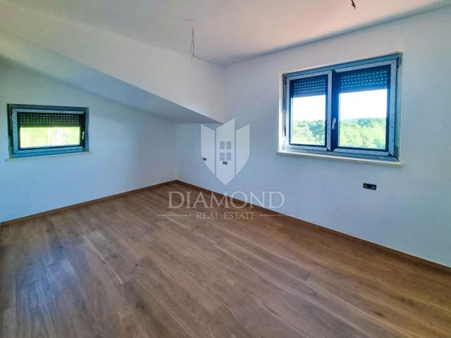 Poreč, okolica, peterosoban stan na drugom katu!