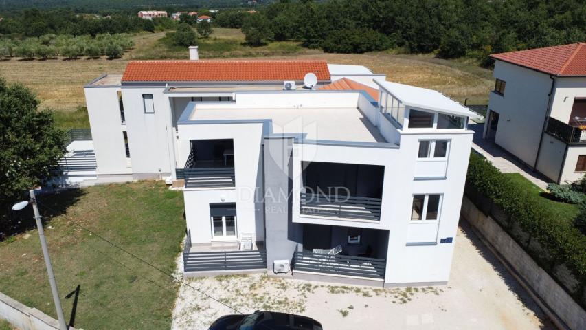 Poreč area, modern villa with 6 apartments