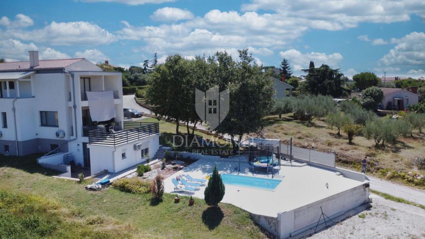 Poreč area, modern villa with 6 apartments