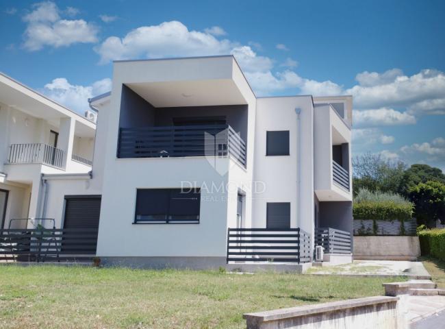 Poreč area, modern villa with 6 apartments