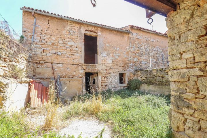 Kamene kuće za renovaciju blizu centra Vodnjana